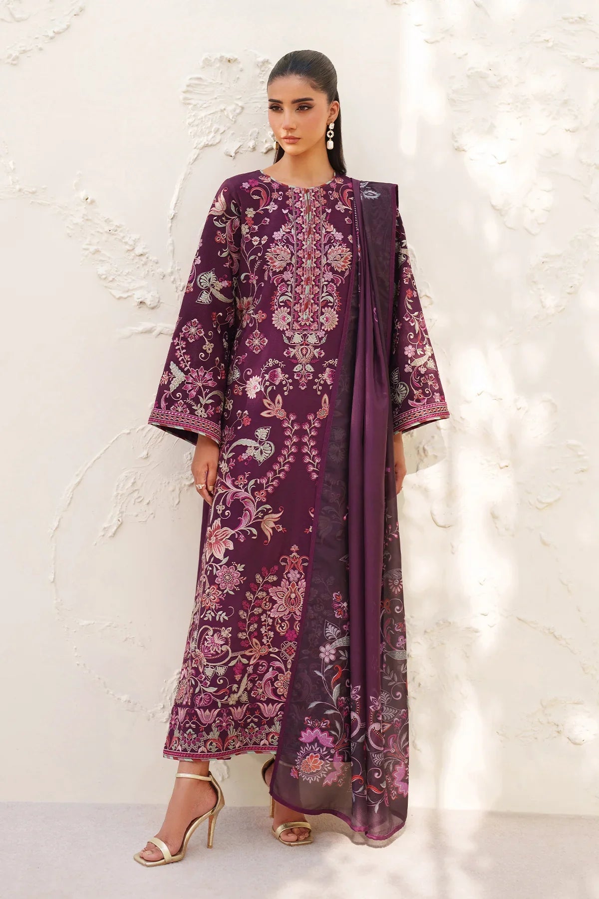 BAROQUE - EMBROIDERED RAW SILK UF-4382