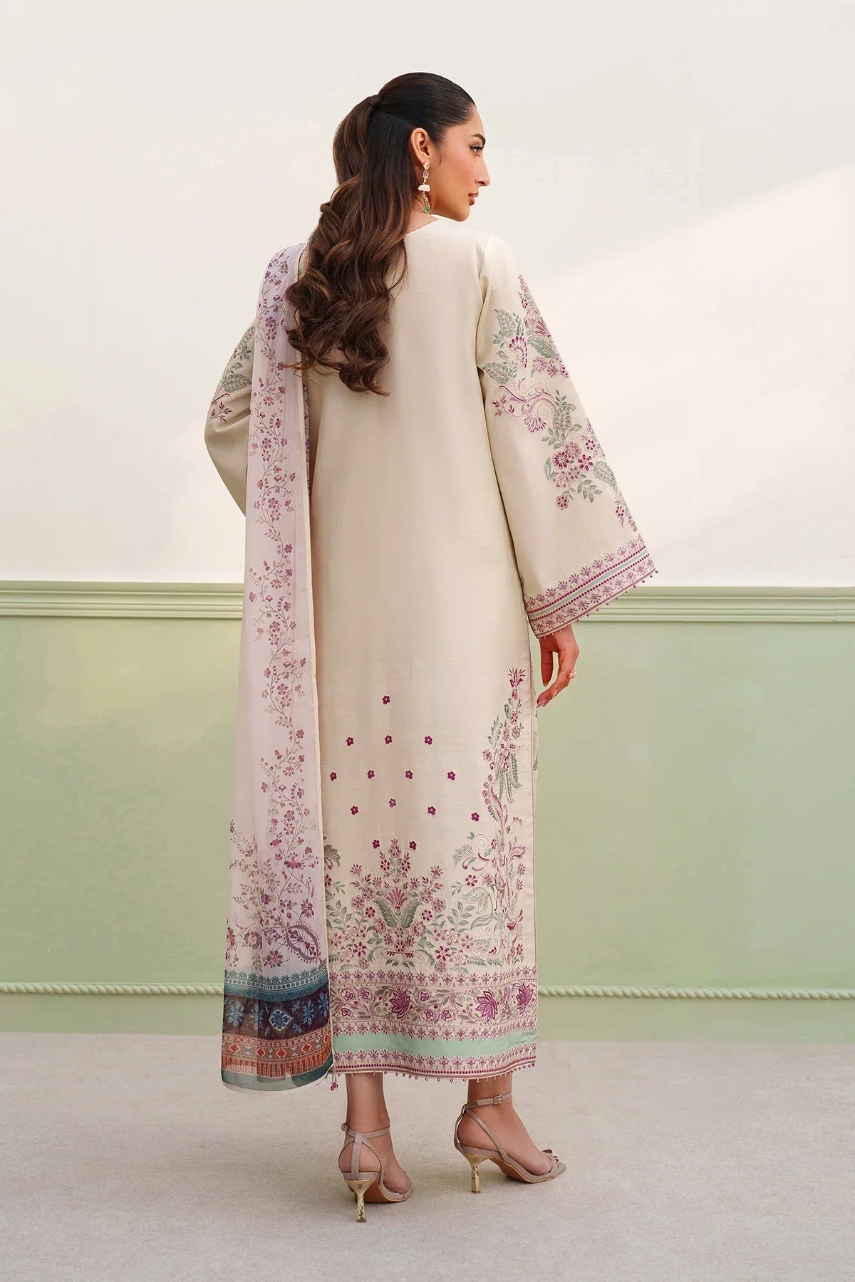 BAROQUE - EMBROIDERED RAW SILK UF-4385