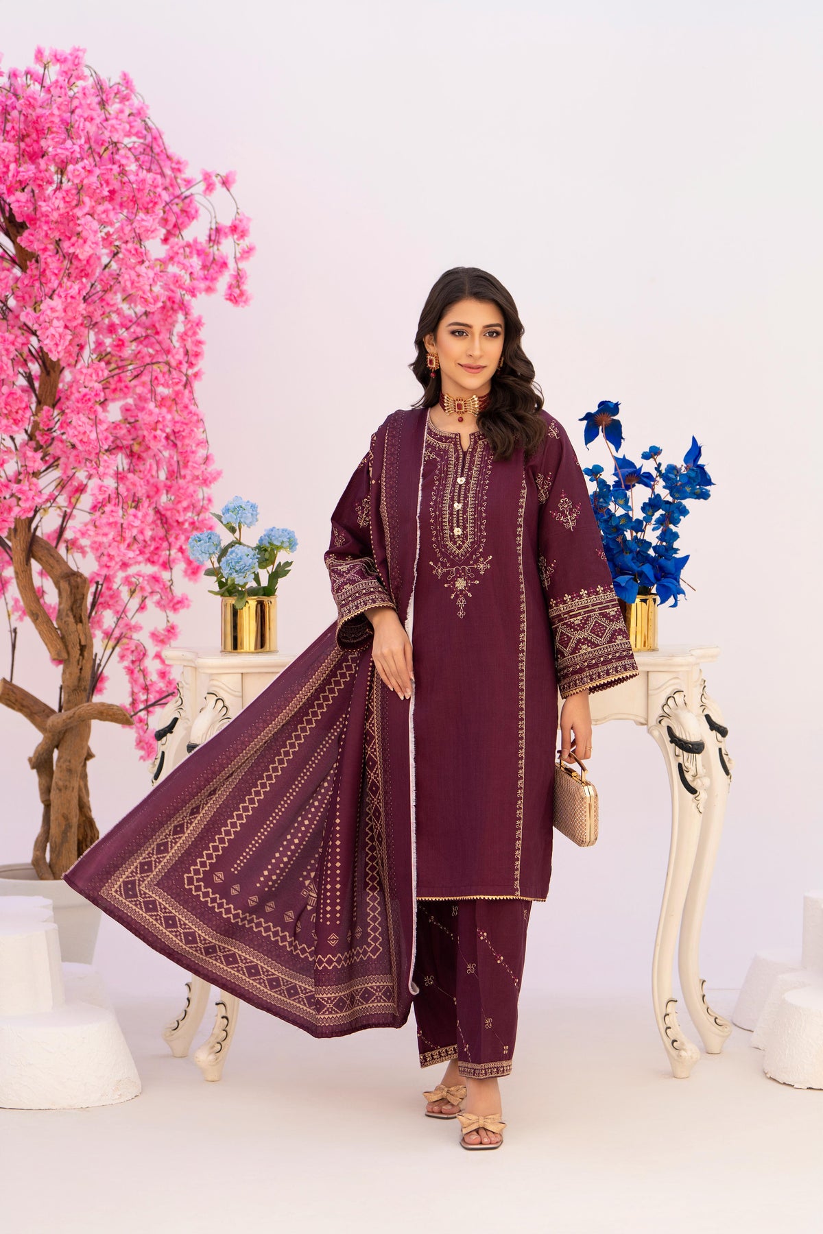 3 Piece Embroidered khaddar Suit - Burgundy