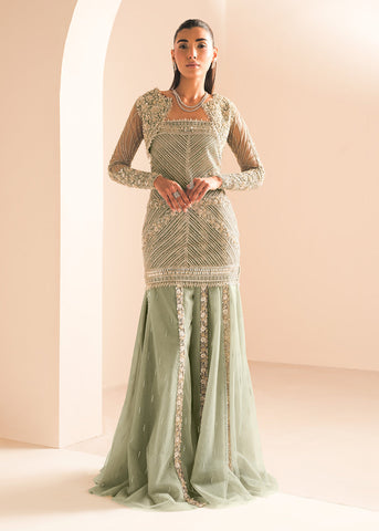 Gleam Pakistani indian bridal wedding dress mehndi nikkah suit usa uk australia canada europe Germany bridesmaid trending dresses guest luxury womens wear gift for her pakistani indian designer dreses
This artful craftsmanship is enveloped in timeless beauty with iridescent sequins, lustrous crystals &amp; glistening milky pearls. The ombre lehenga &amp; shirt stand as a divine embodiment of time-honored elegance. The exquisite 3D florets, dabka &amp; naqshi detailing impart an air of grace &amp; sophistica